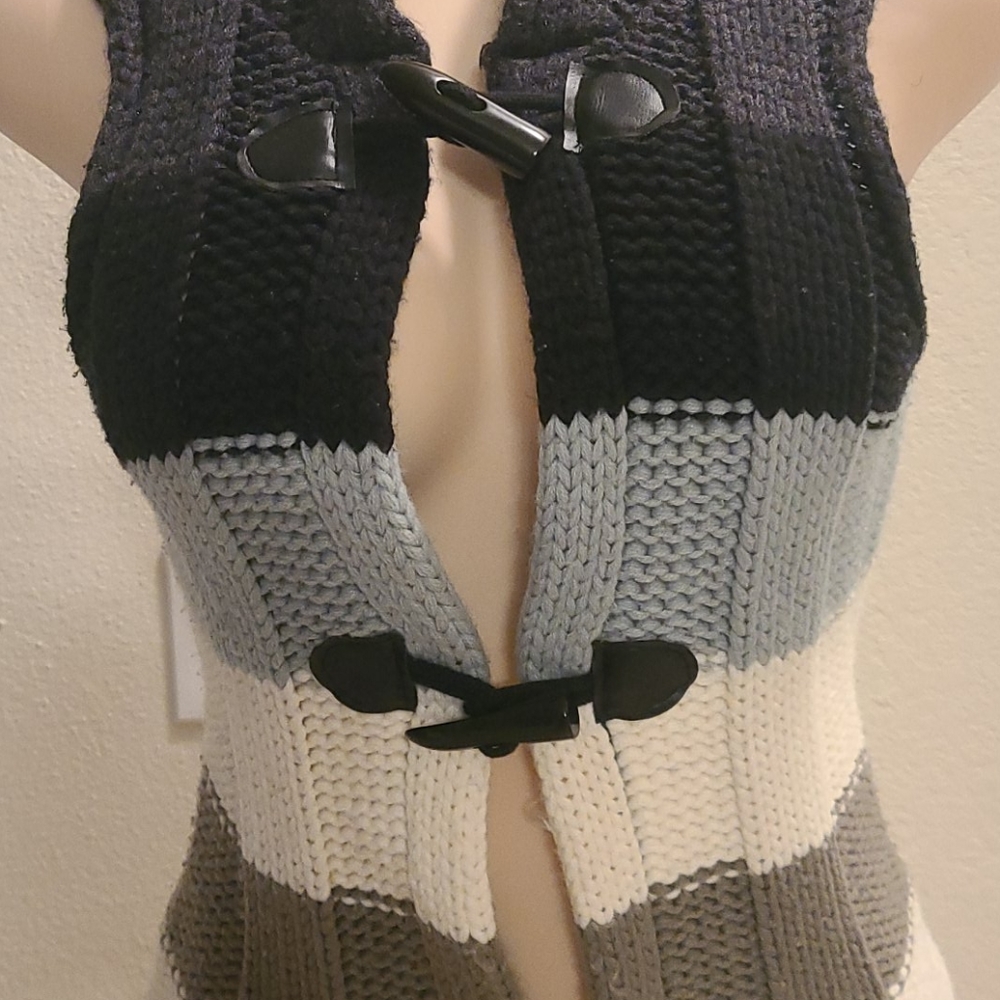 Vest - Picture 2 of 4